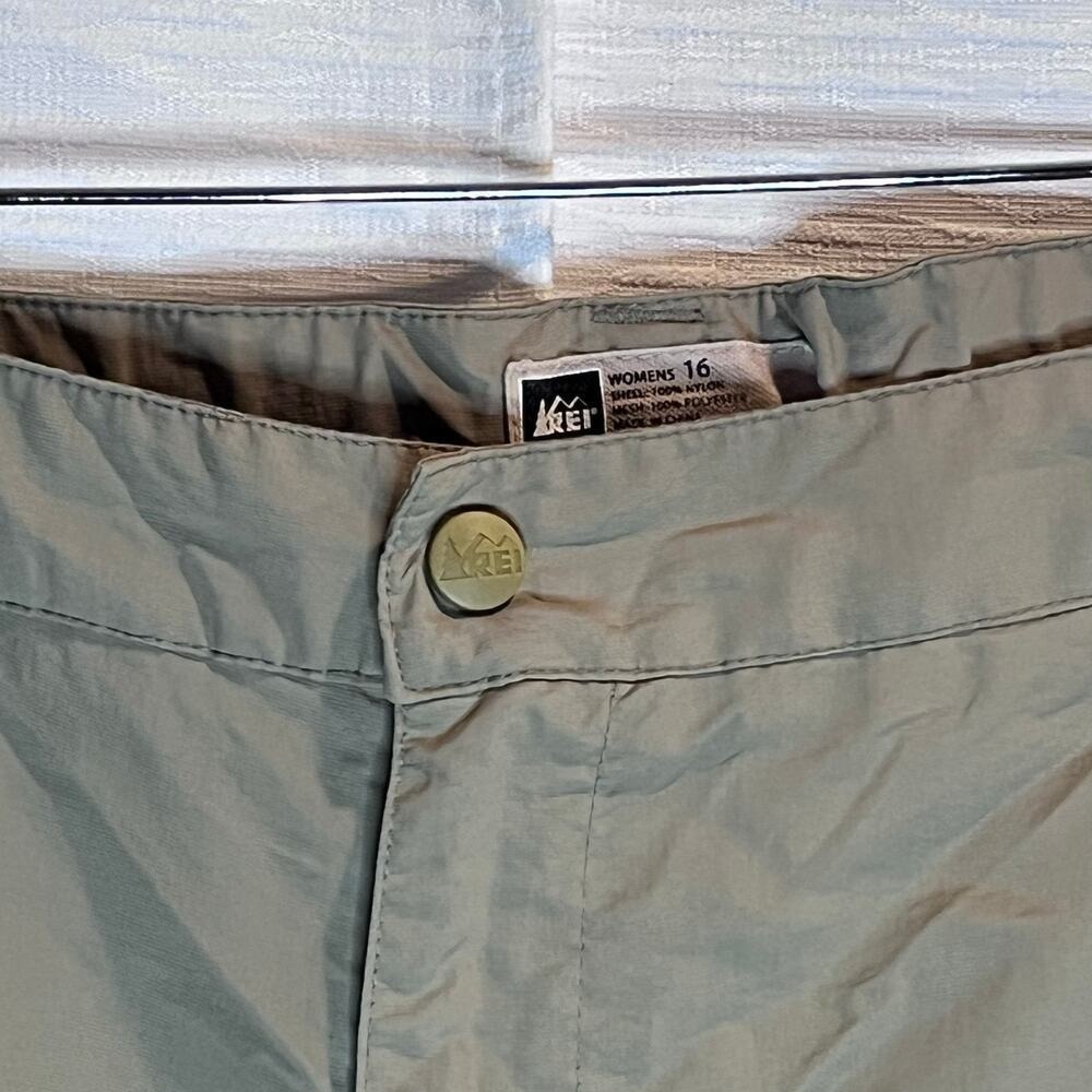 REI Sahara Cargo Hiking Shorts Khaki Tan Size 16 Nylon Utility (M738) - Picture 4 of 7
